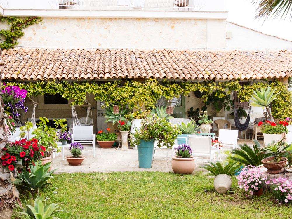 Camere indipendenti immerse nel verde all'Agriturismo A Lumia